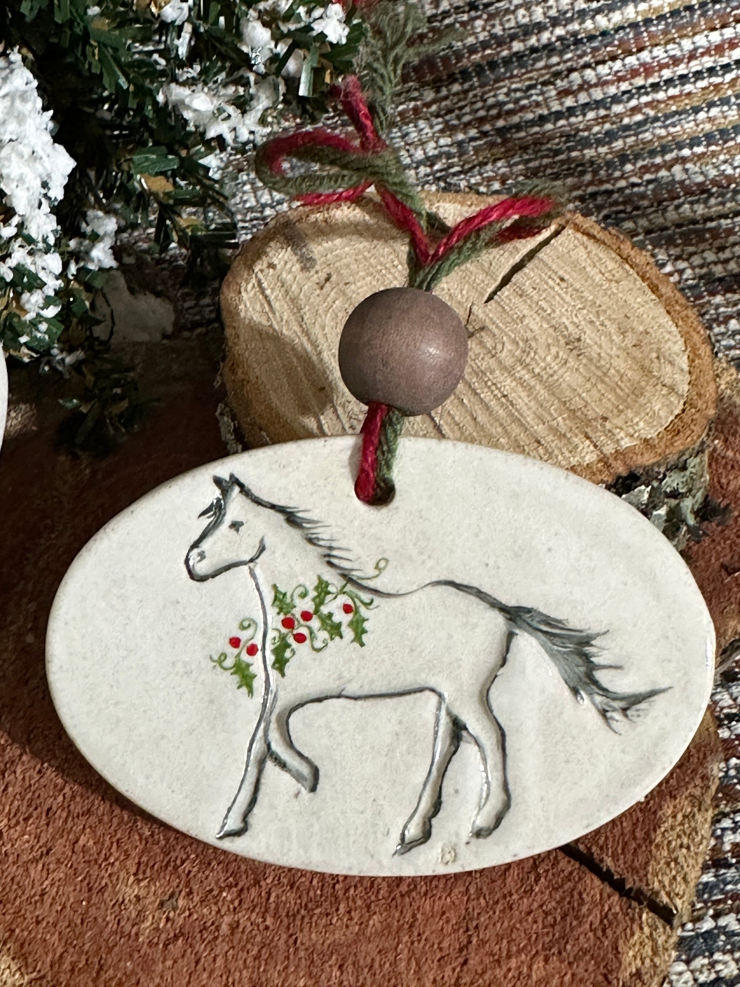 Oval horse with bead